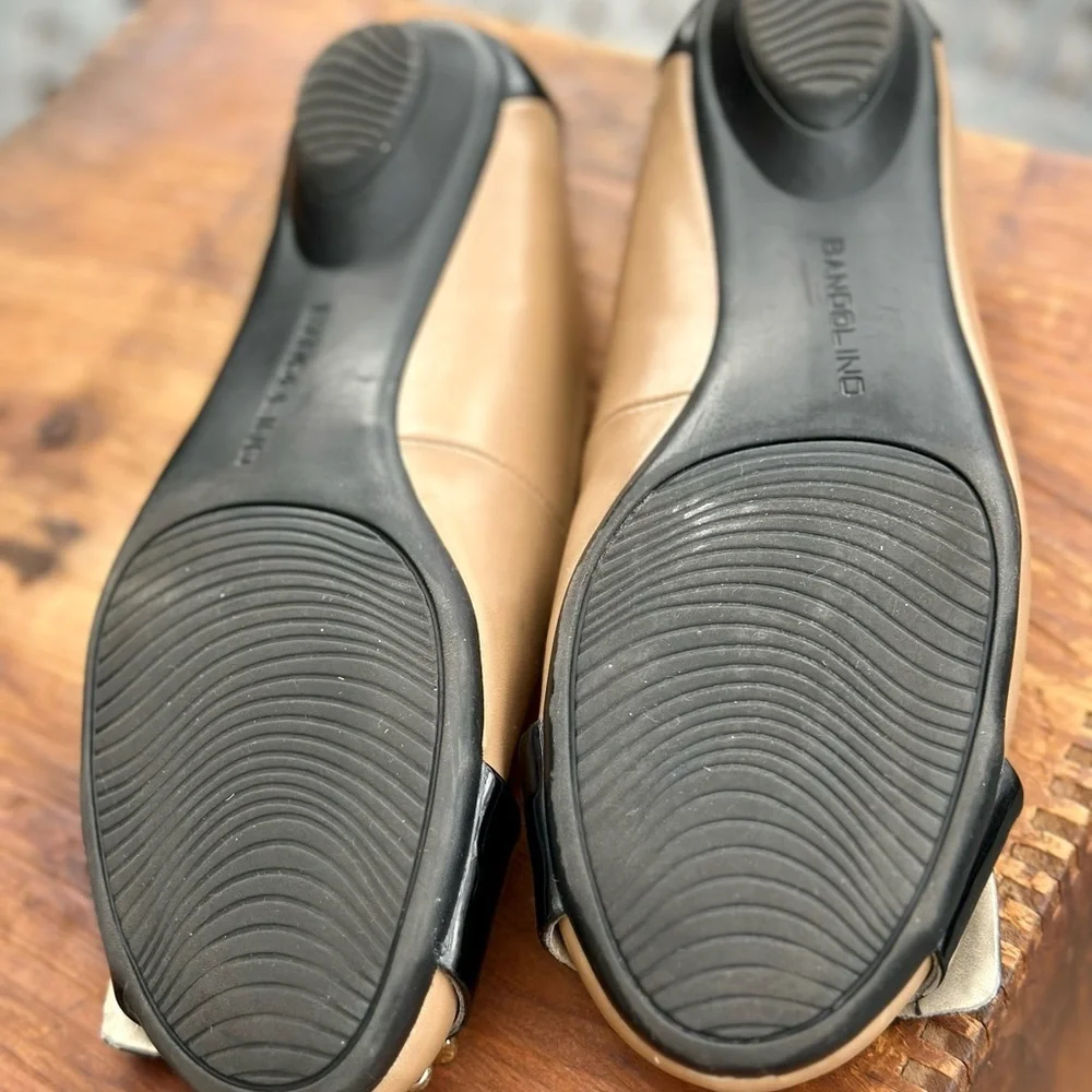 Bandolino Leather and Patent 7 1/2M Flats